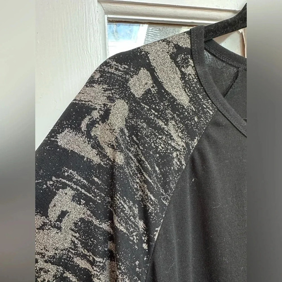 LuLaRoe Black Golden Metallic Shimmer 3/4 Sleeves Randy Baseball Tee Size 3X - Picture 4 of 9